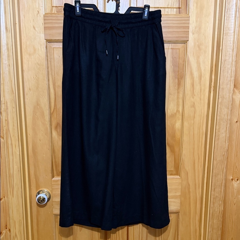Chaps Black Wide Leg, Cropped Pants. Linen Blend, Size Large.